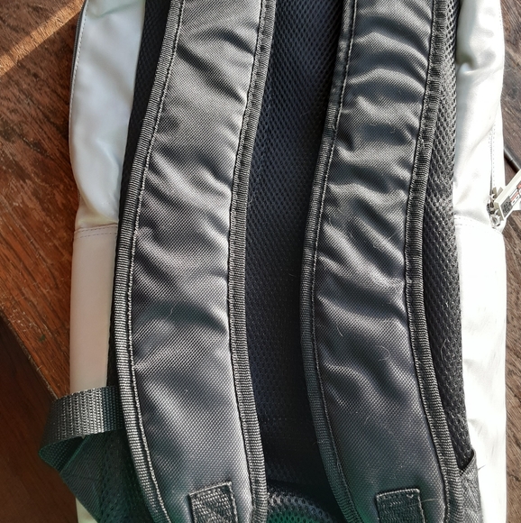 Nintendo Retro Backpack - Picture 3 of 4